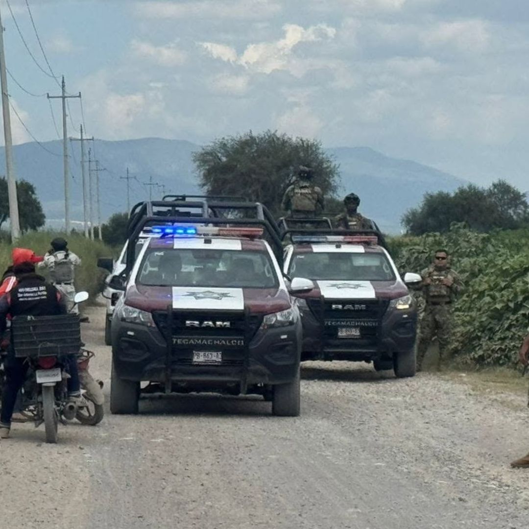 Rescatan a dos personas extraviadas en el Cerro Monumento en Tecamachalco, Puebla.