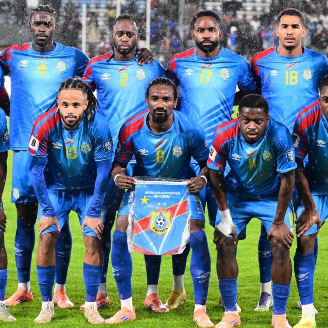 Jugadores del Congo posan antes del encuentro de la eliminatoria a la Copa Mundial en noviembre 2025.