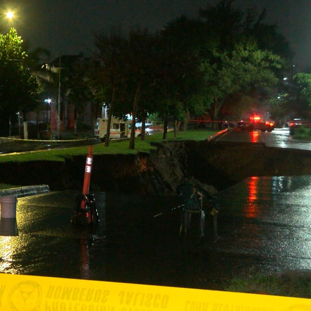 Se abre megasocavón de 40 metros en avenida Malecón.