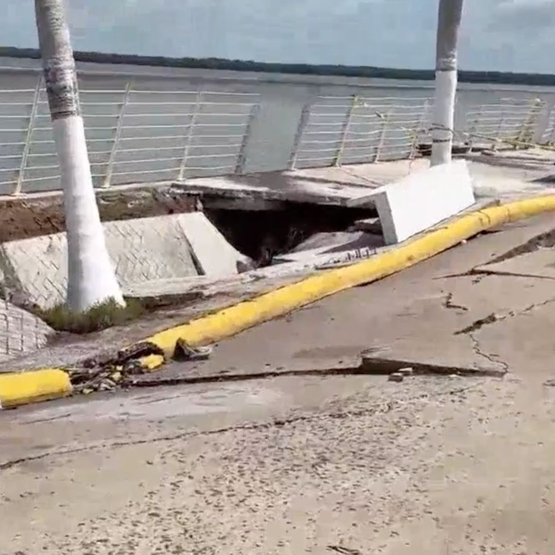 Fuertes Lluvias Provocan Socavón en Malecón Costero de Alvarado, Veracruz; Hay Cierre Vial