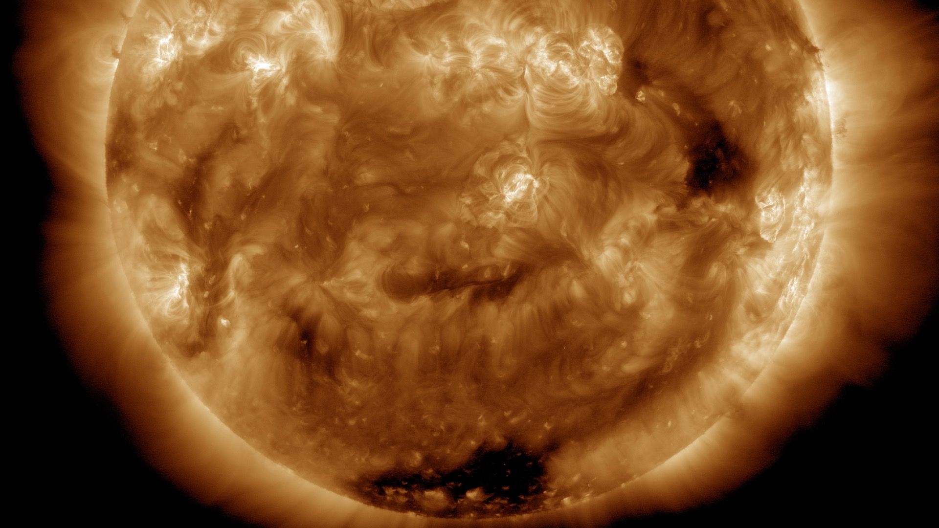 El Sol lanzó 3 llamaradas fuertes; advierten por tormenta solar