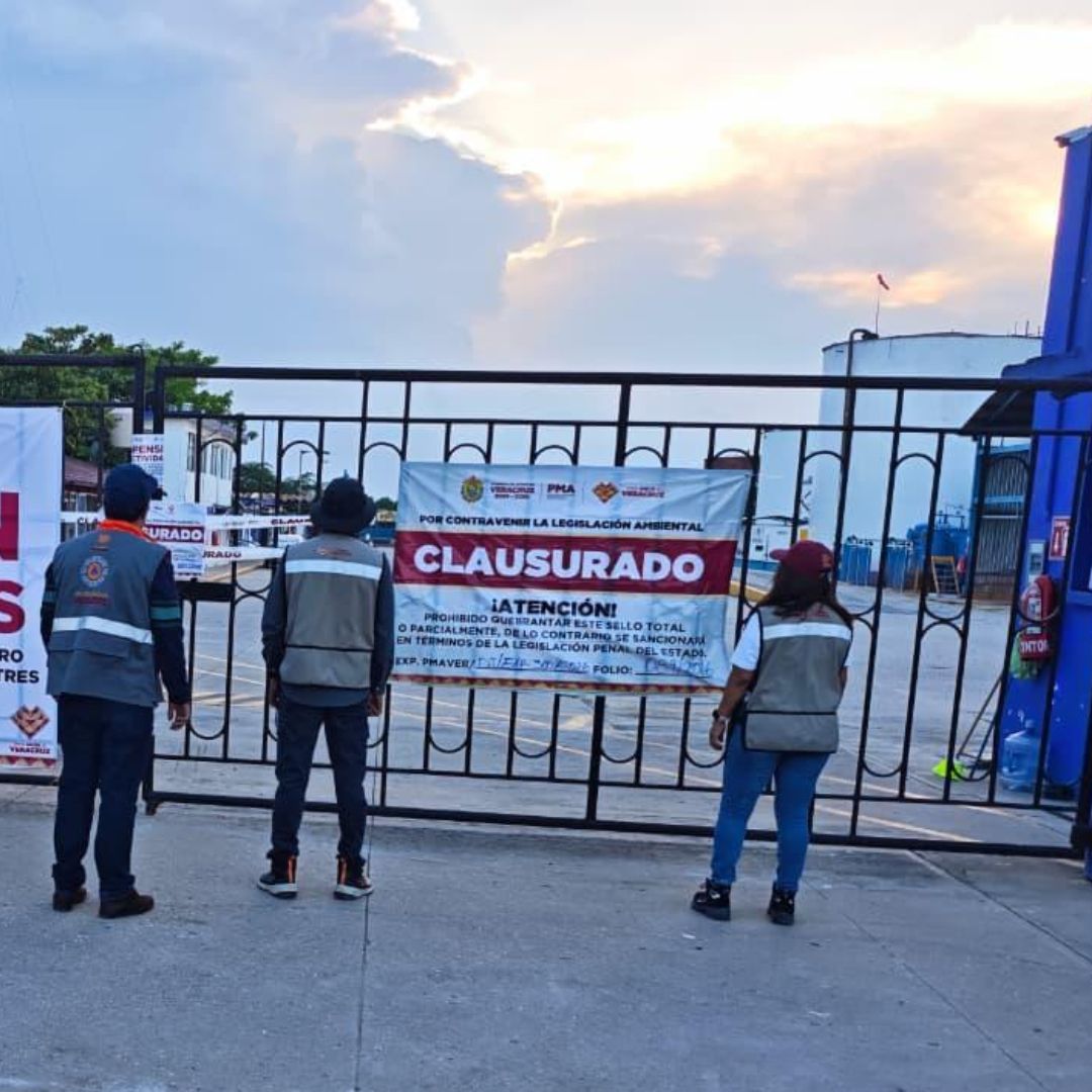 Suspenden Actividades en Alcoholera de Nopaltepec por Presunta Relación con Mortandad de Peces