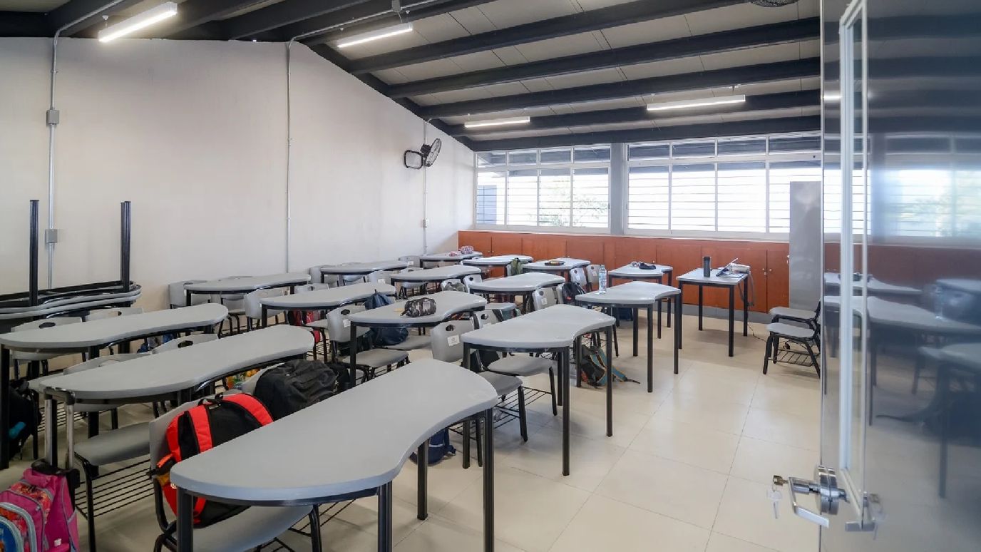 Suspenden Clases en 22 Municipios de la Costa de Jalisco por Huracán Simón | N+