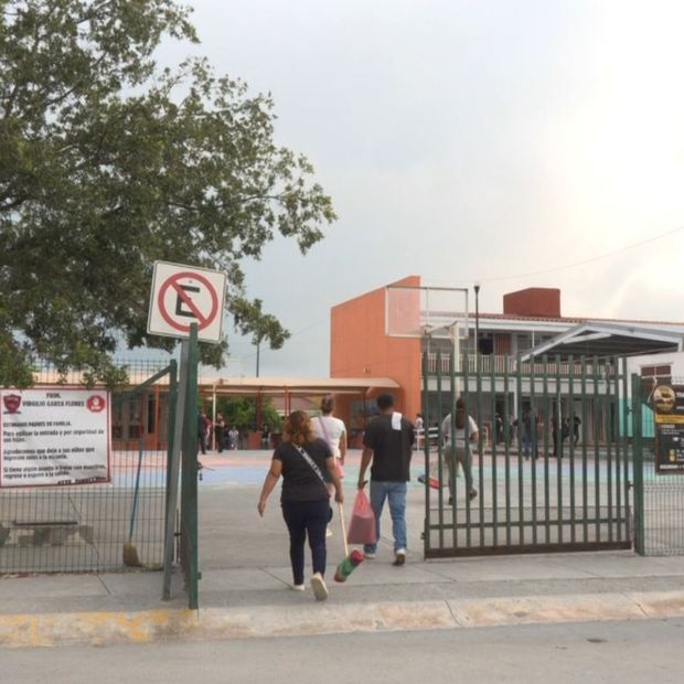 Cierran temporalmente primaria en García para combatir plaga de garrapatas