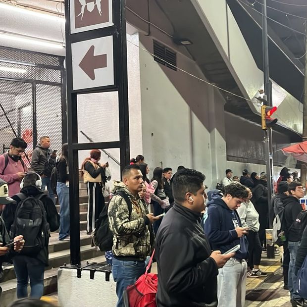 Usuarios de la Línea 9 del Metro