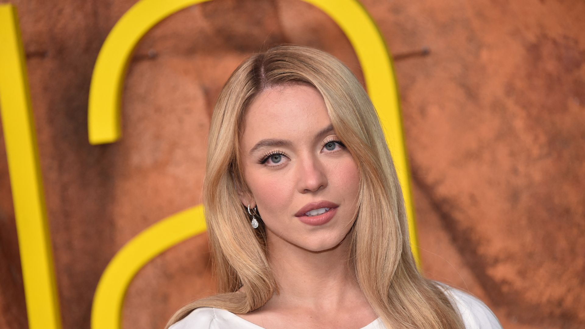 Qu Pas Con Sydney Sweeney Pol mico Anuncio Deportivo Indigna A qu-pas-con-sydney-sweeney-pol-mico-anuncio-deportivo-indigna-a