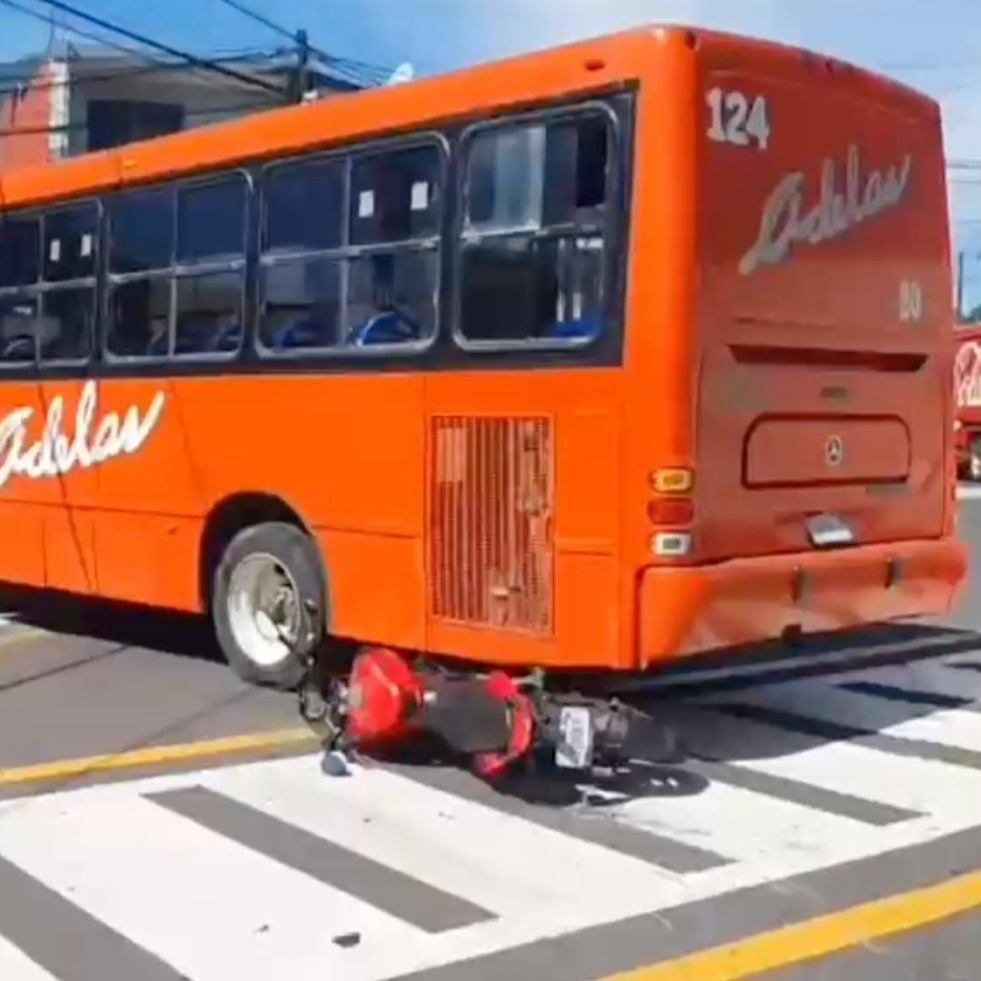 Camión impacta a motociclista en Orizaba