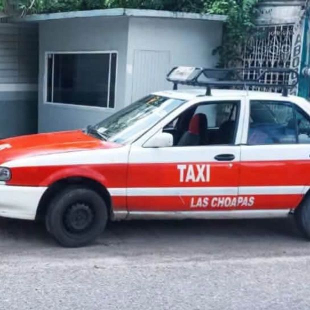 En el operativo aseguraron un taxi y detuvieron a 7 personas.