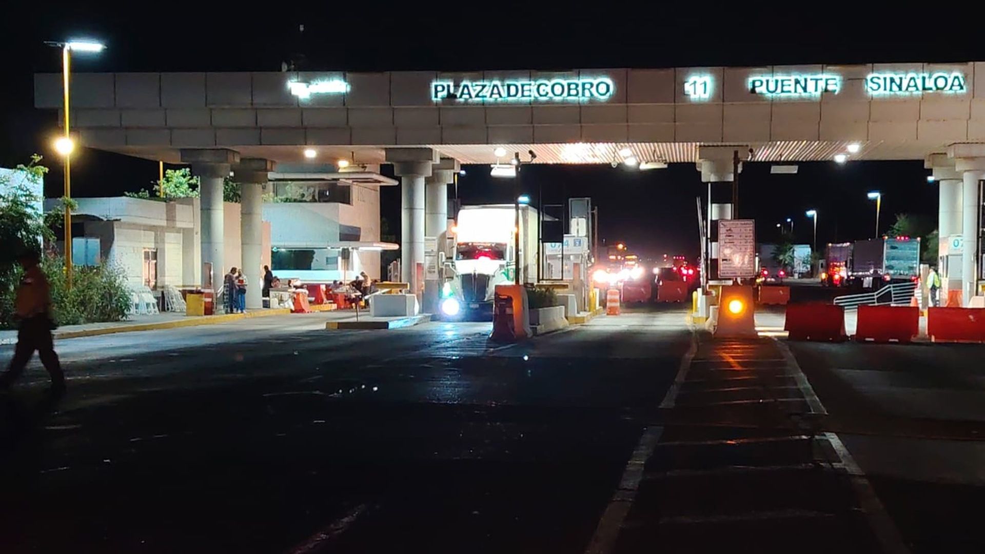 Bloqueo en carretera de Sinaloa