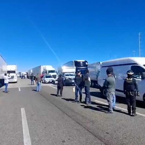 Manifestantes hicieron bloqueos parciales e intermitentes en Puebla.