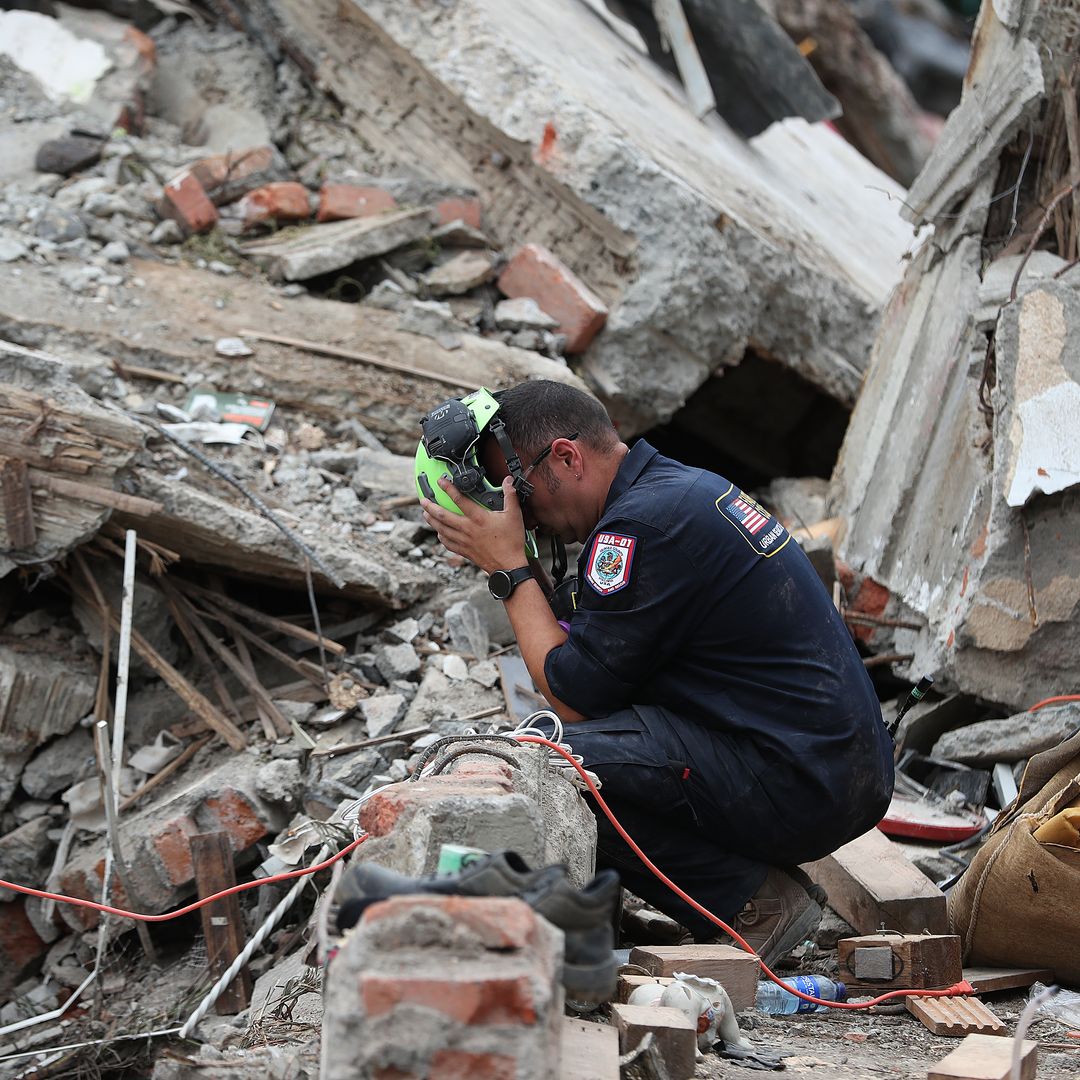 Derrumbe por el terremoto en Colombia