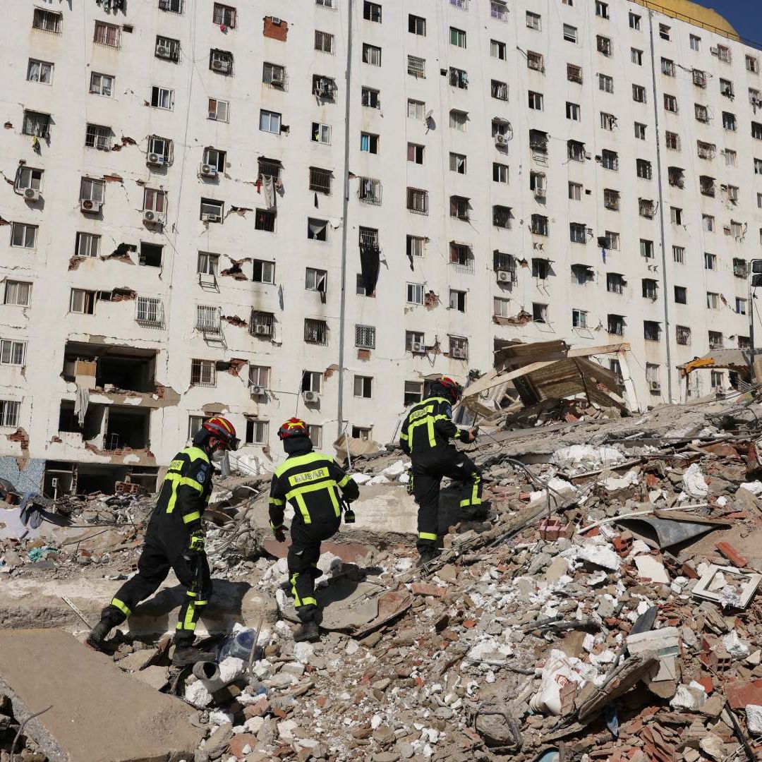 Labores en edificio colapsado en La Guaria, Venezuela, el 1 de julio de 2026, tras doble terremoto. Foto: Reuters | Archivo