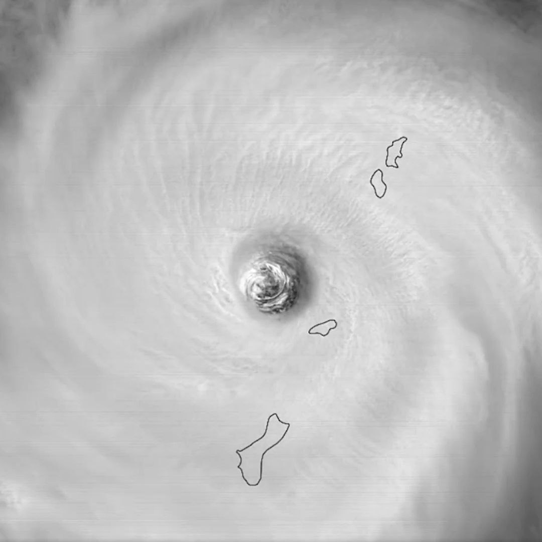 Imagen de satélite del supertifón Bavi en el Pacífico. X @NOAASatellites ·