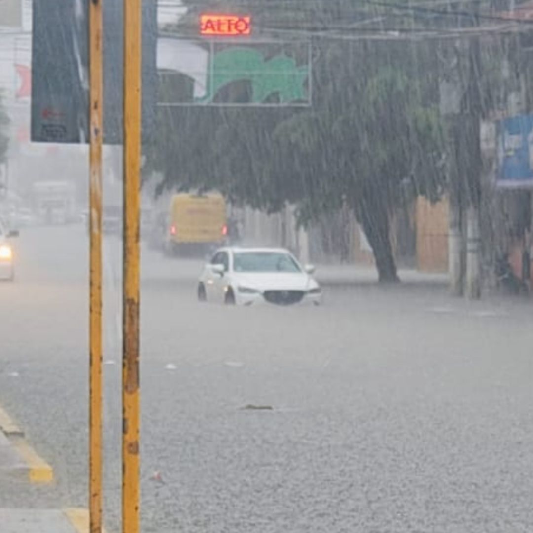 Tormenta Eléctrica Provoca Anegamientos en Álamo temapache, Veracruz