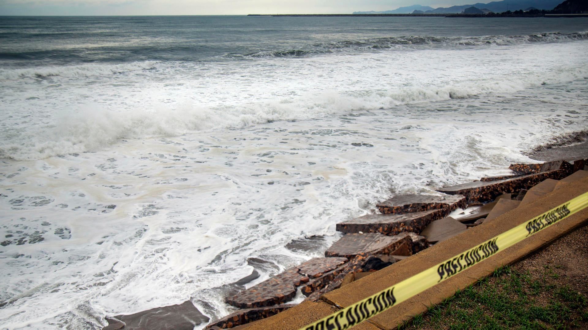Fuerte oleaje en Salina Cruz, Oaxaca