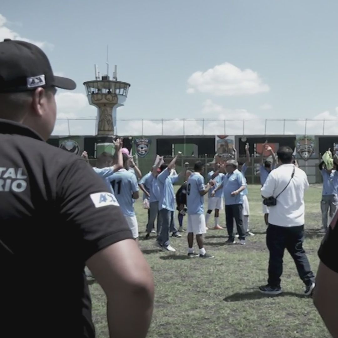 Internos de penales en Guanajuato participan en torneo de futbol.
