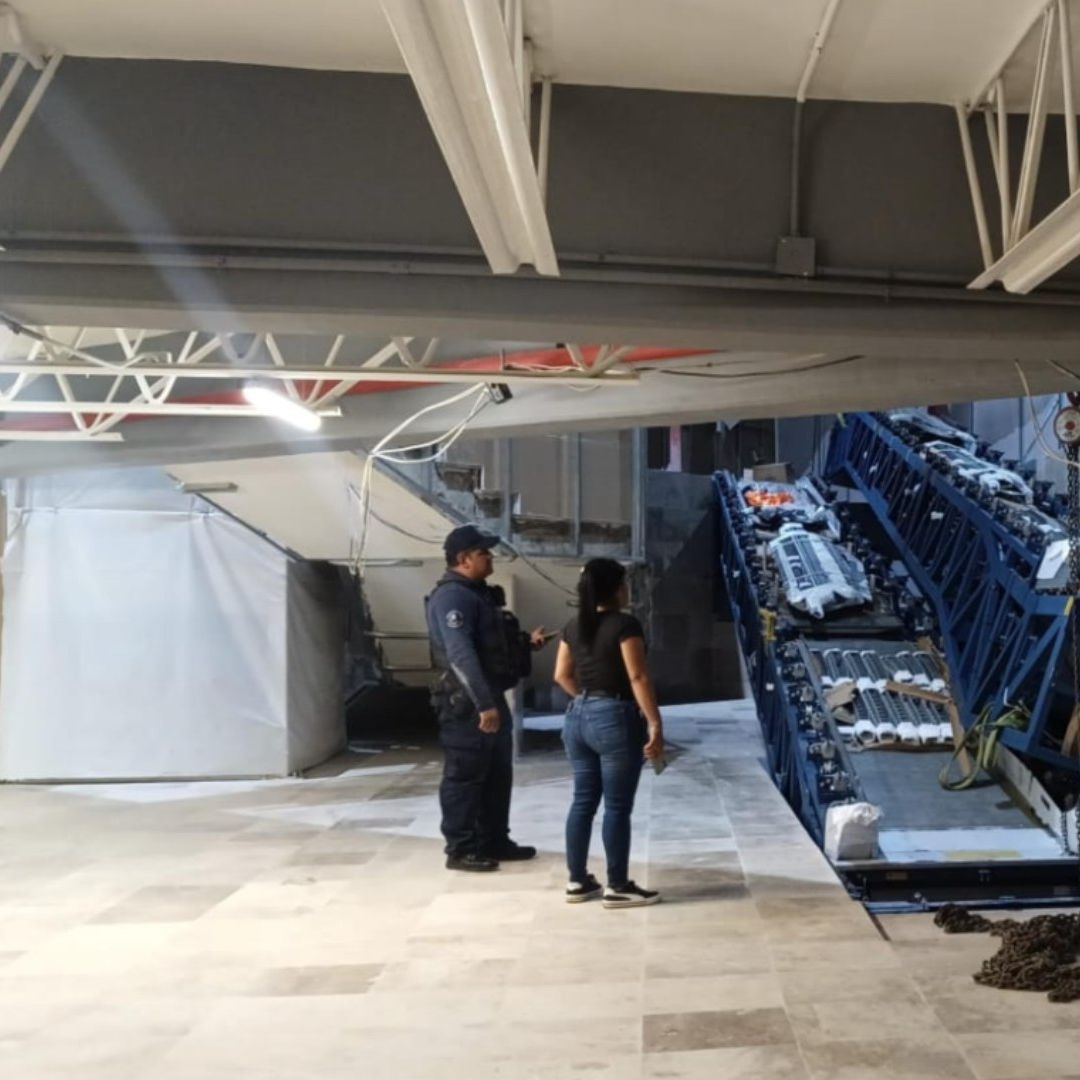 Hombre muere mientras realizaba trabajos en un andamio al interior de una plaza comercial en Poza Rica