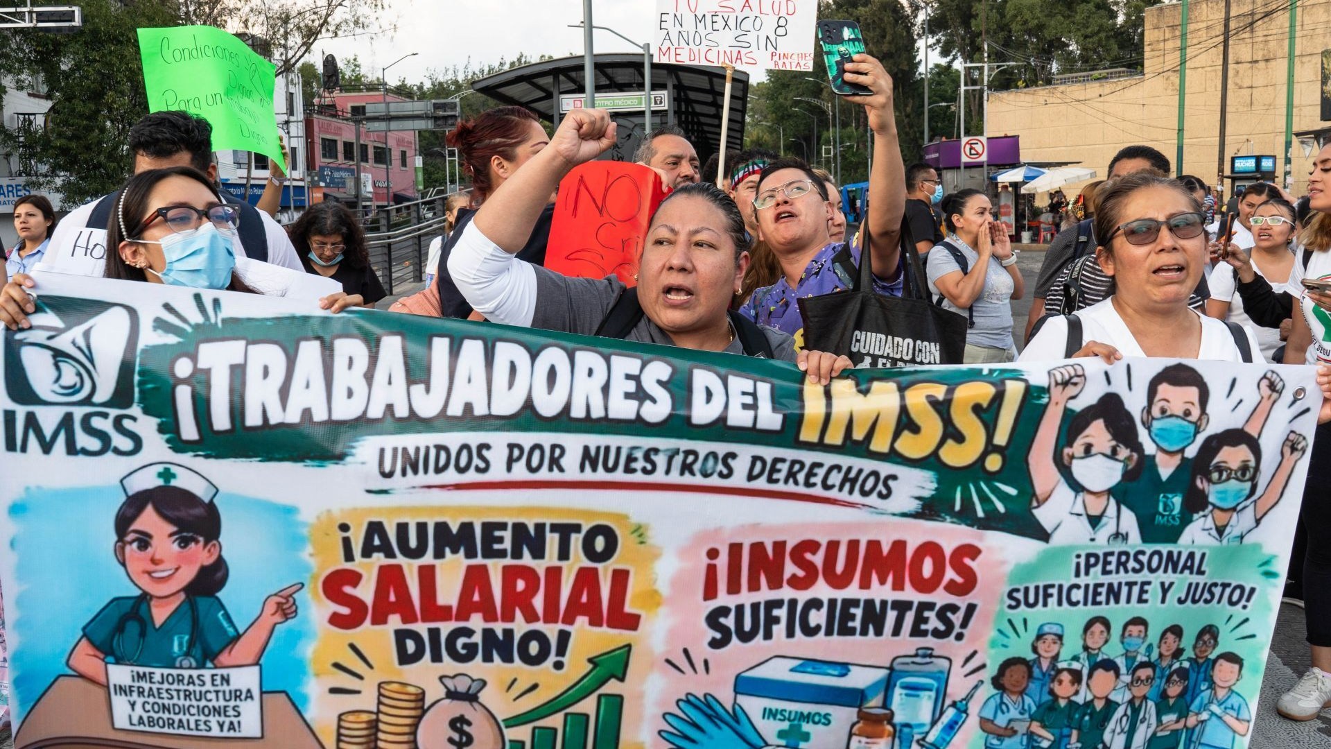 Trabajadores del IMSS rechazan aumento salarial del 8% y mantienen movilizaciones