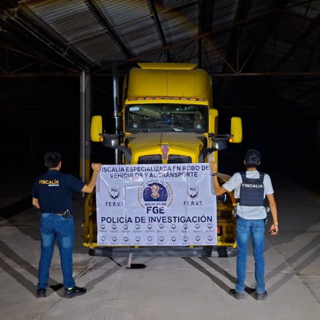 FGE Recupera Tráiler con 4 Toneladas de Aguacate en Zinapécuaro, Michoacán