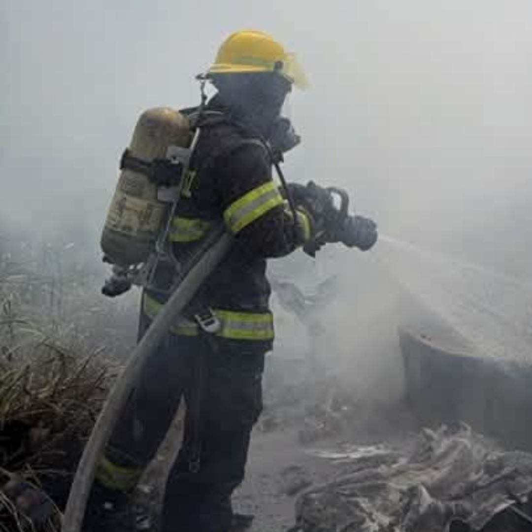 Tractocamión se Incendia Sobre la Carretera El Paso del Toro-Santa Fe en Veracruz