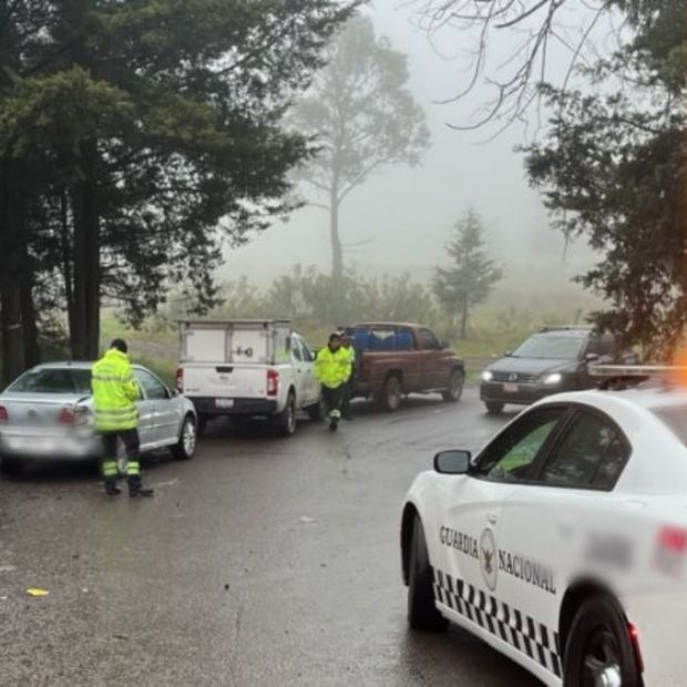 Guardia Nacional atiende un accidente en el km 145 en la autopista México-Querétaro