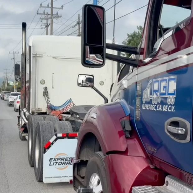 Se unen transportistas de Nuevo León a paro nacional