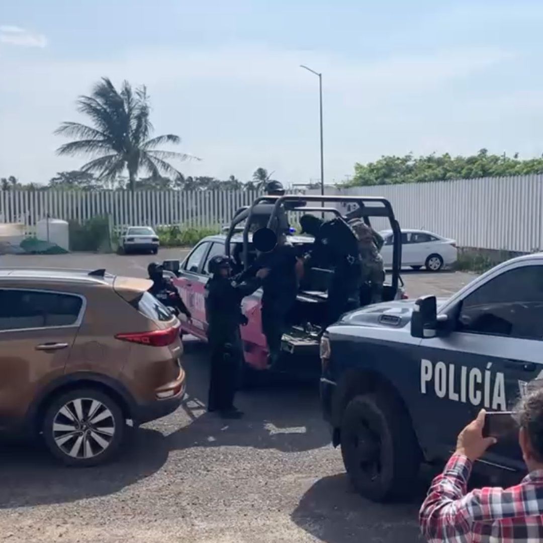 Trasladan a penal de La toma a policías detenidos vinculados al caso de la periodista Roxana Berenice en el sur de Veracruz