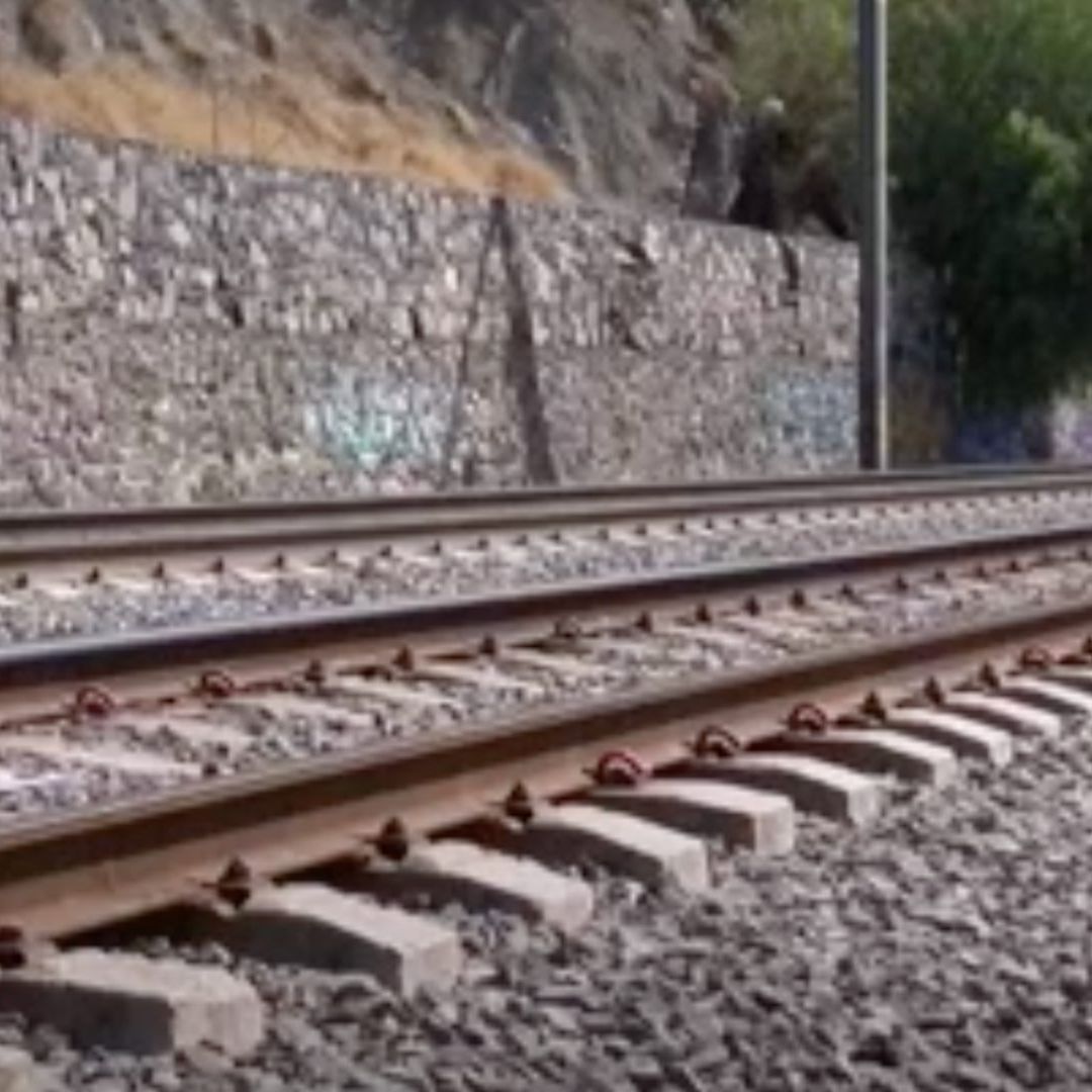 Tren choca contra tráiler en Córdoba, Veracruz