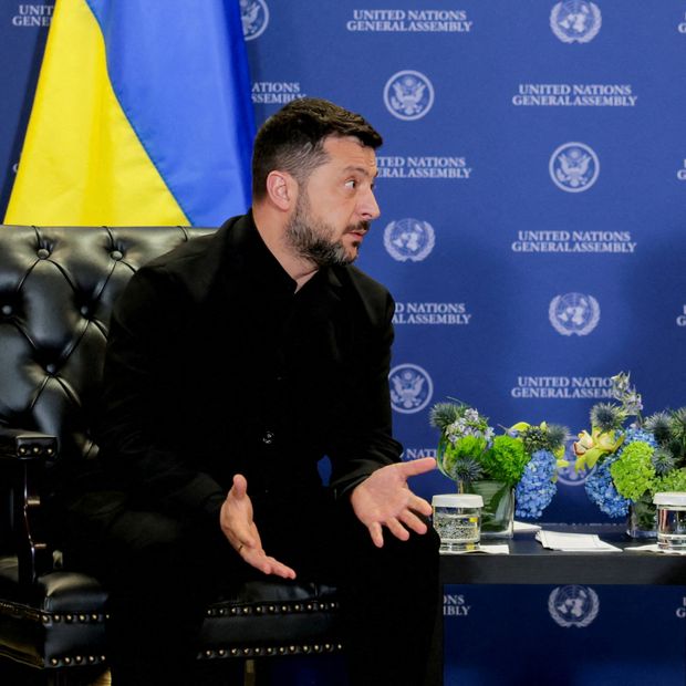 Volodimir Zelenski, presidente de Ucrania, habla con Donald Trump, mandatario estadounidense