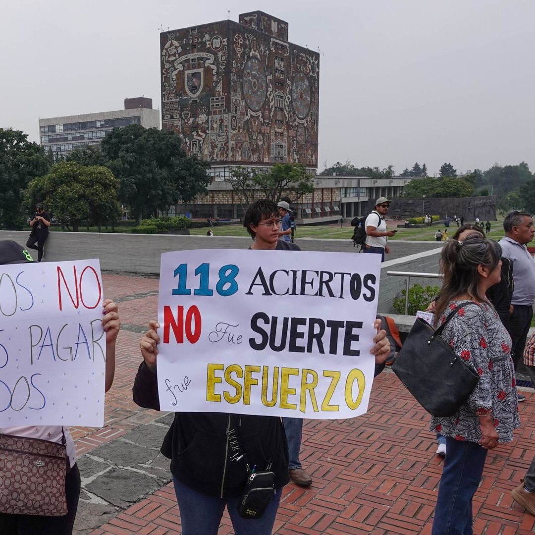 Manifestación por examen de la UNAM