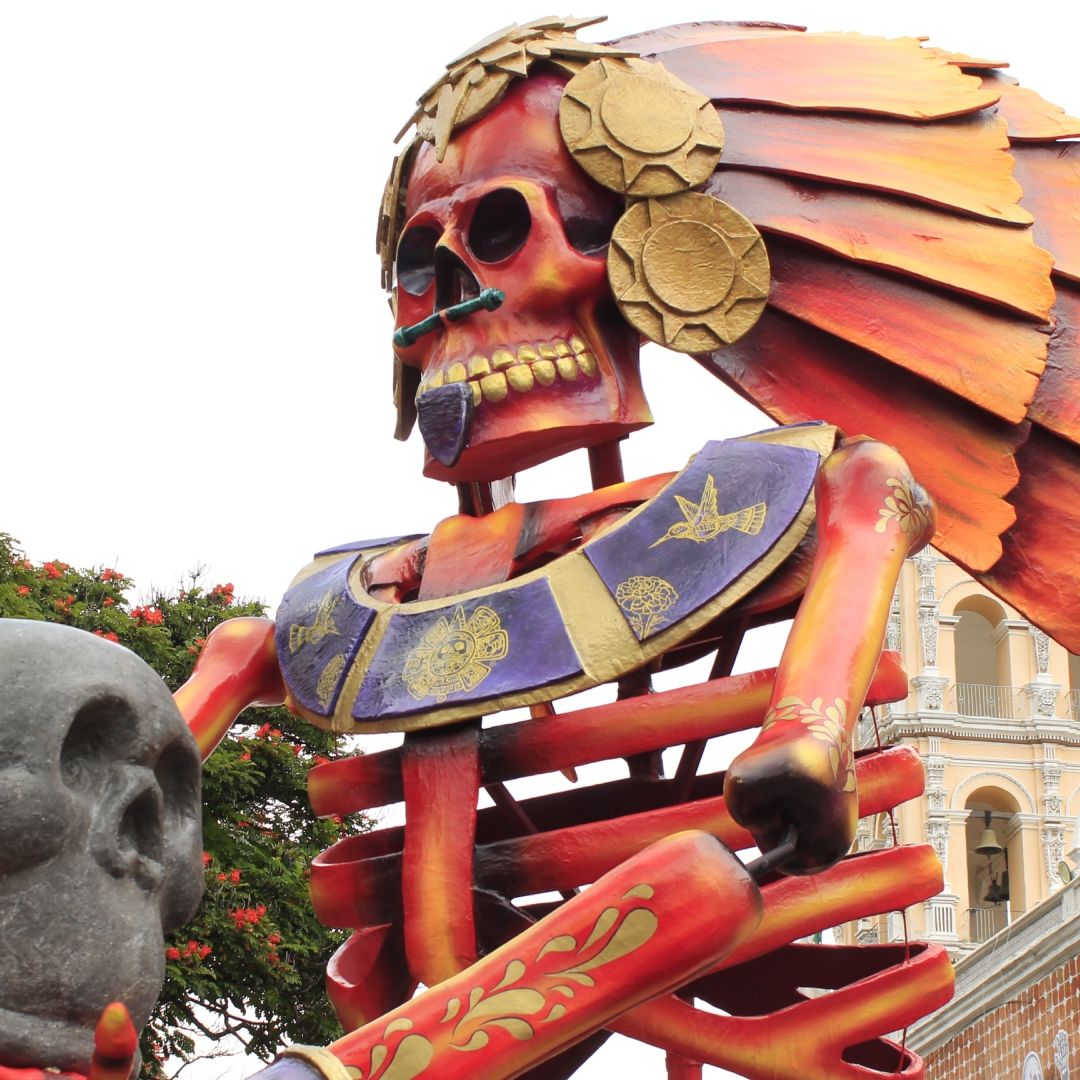 La figura de Metztli se encuentra frente al zócalo atlixquense.