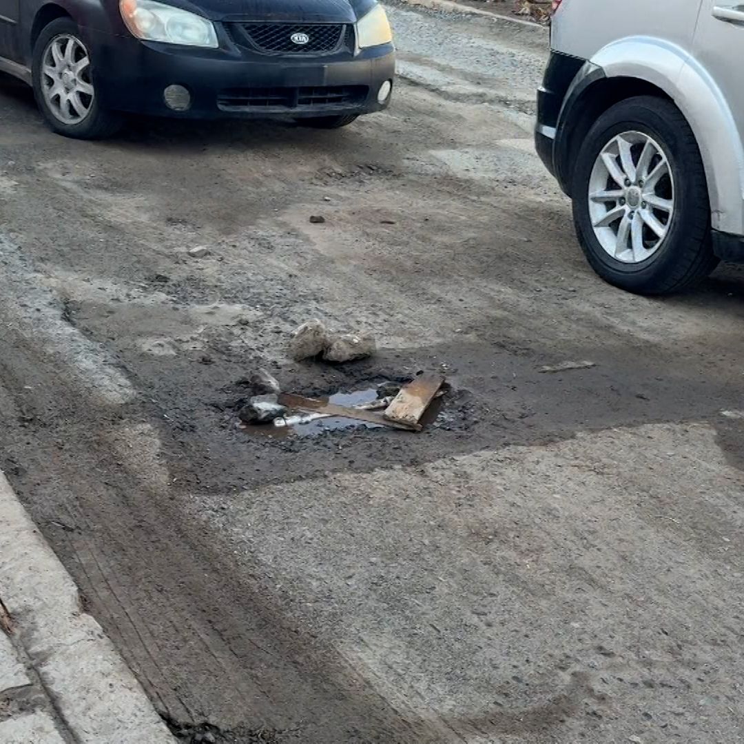 Permanece Fuga de Agua en Fraccionamiento Valle Dorado en Ensenada, BC