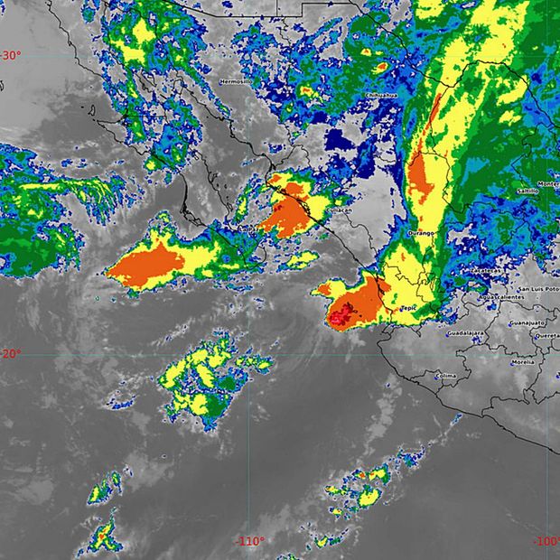 Imagen de satélite que muestra a la tormenta Vance frente a la República Mexicana. SMN