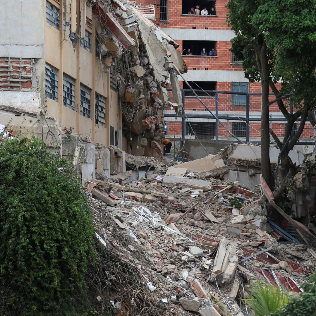 Edificio colapsado tras los terremotos en Venezuela.