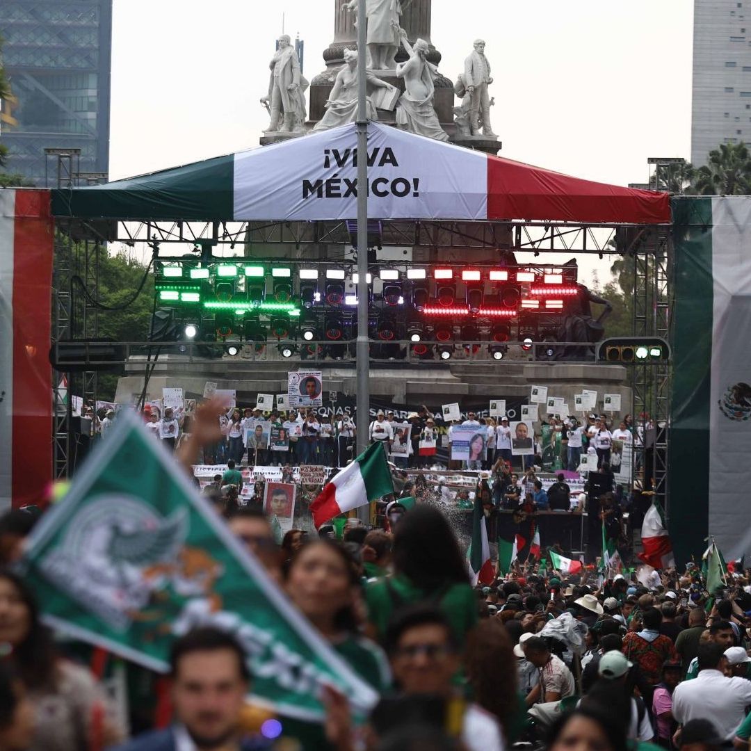 Festejo en el Ángel de la Independencia