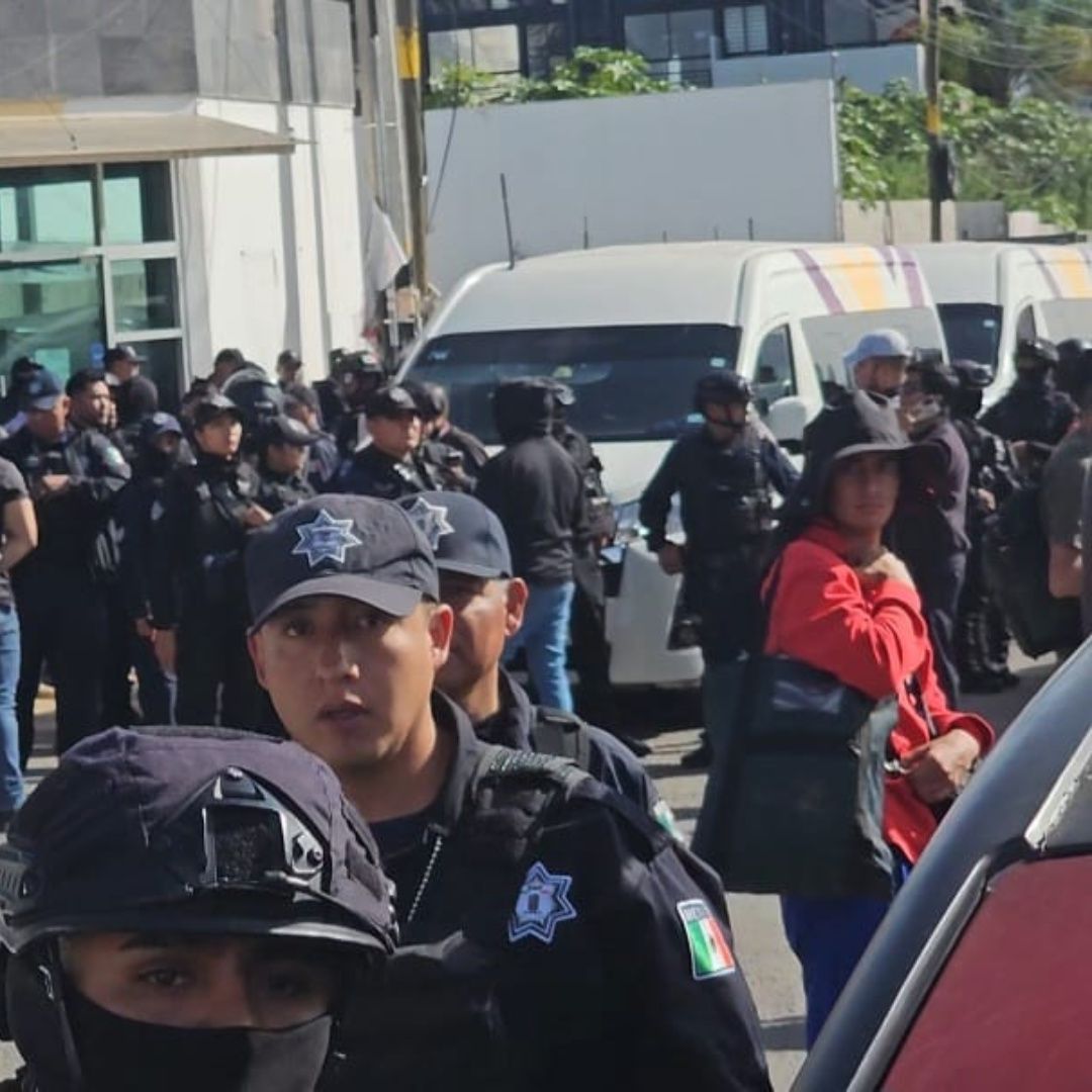 Retiro de unidades de Palalia's Tour en la Vía Atlixcáyotl de Puebla.