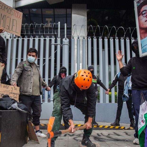 Protesta por muerte de fotoperiodistas en Axe Ceremonia en 2025