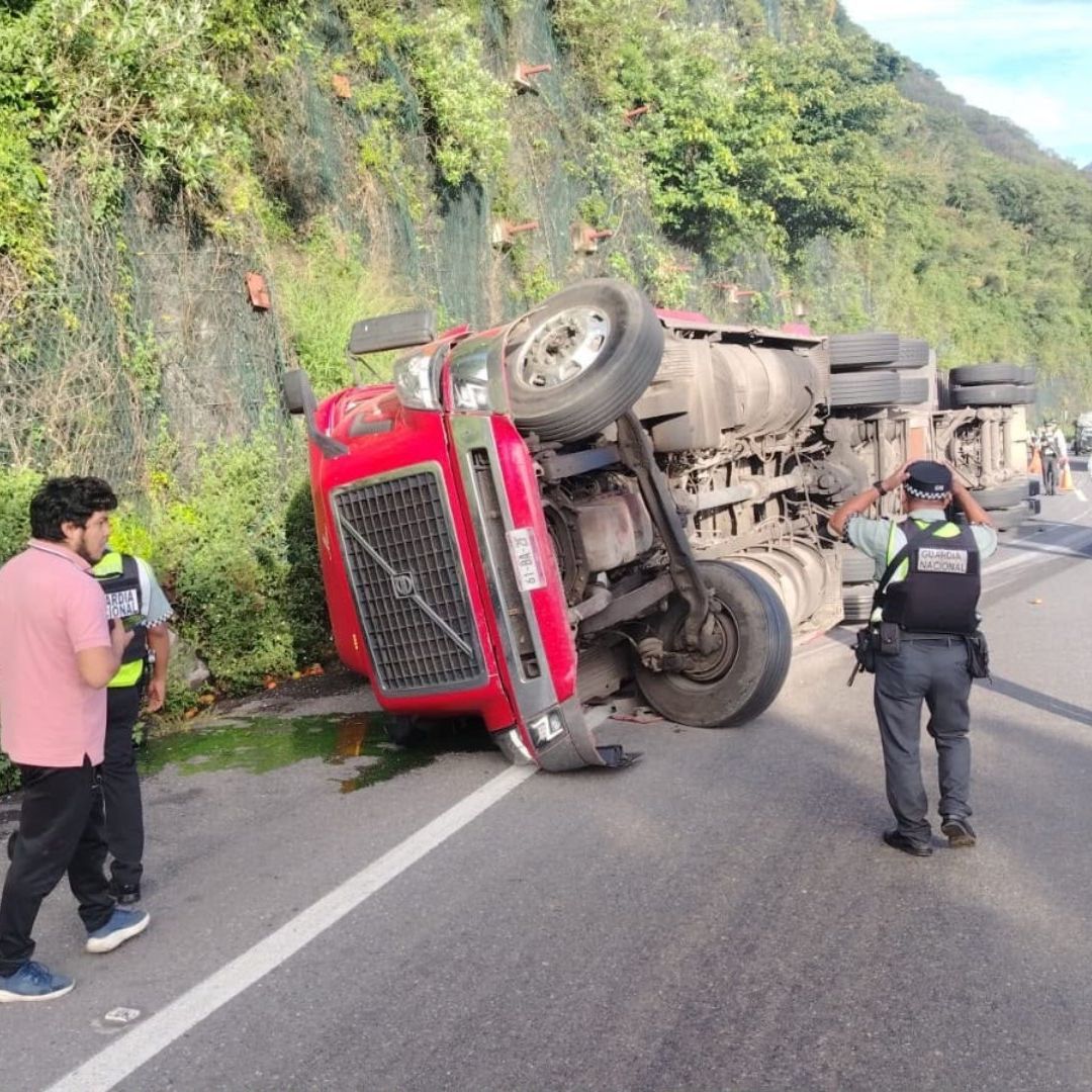 Vuelca tráiler