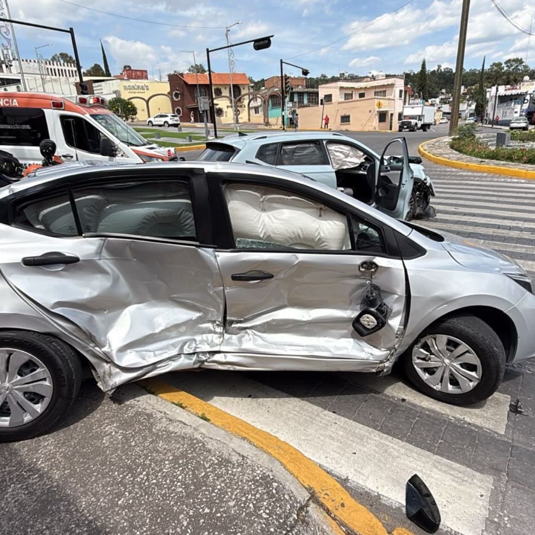 Accidente Choque Volcadura Dos Vehículos Tres Lesionados Calzada Ignacio Zaragoza Puebla