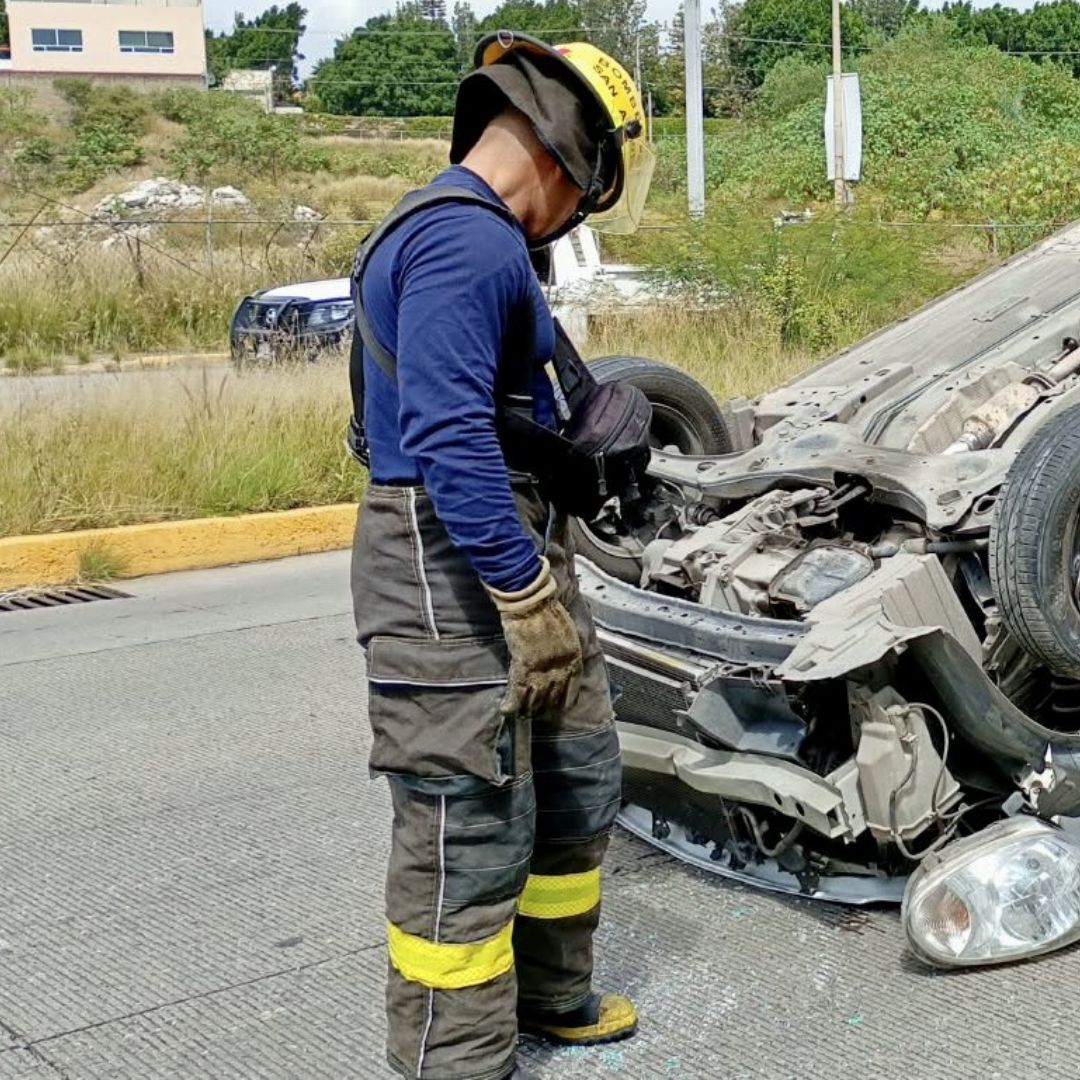 Accidente Choque Volcadura Automóvil Boulevard Municipio Libre San Andrés Cholula Puebla