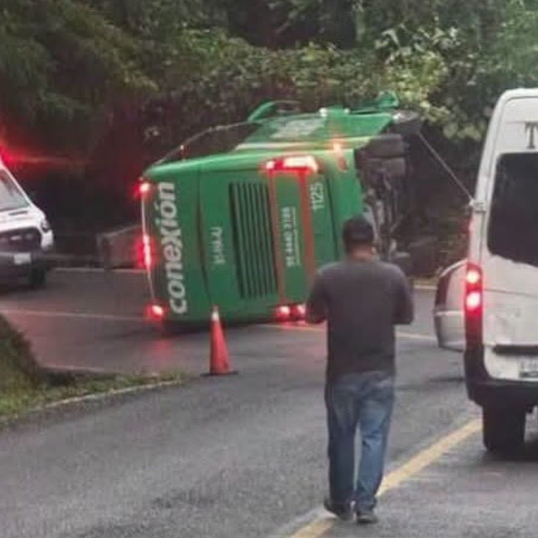 Accidente de autobús de pasajeros en Xicotepec, Puebla.