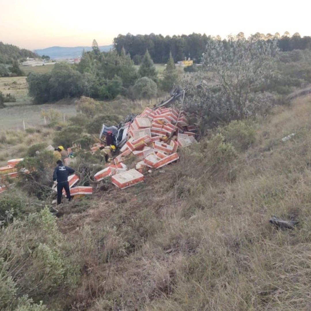 Volcadura Camión Conductor Muerto Autopista Tlaxco Tejocotal Chignahuapan Puebla