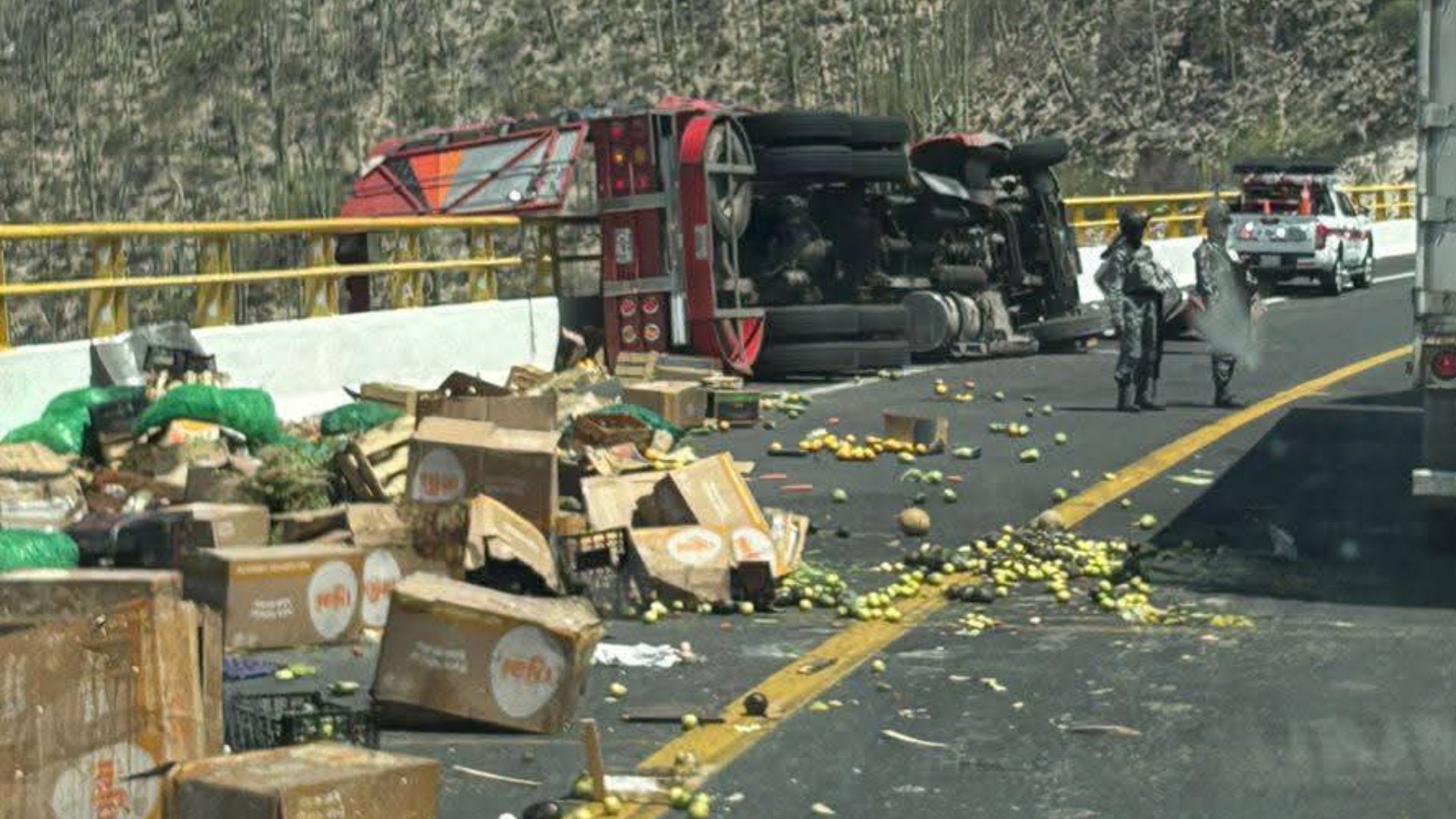 Accidente autopista Cuacnopalan-Oaxaca deja cuatro muertos