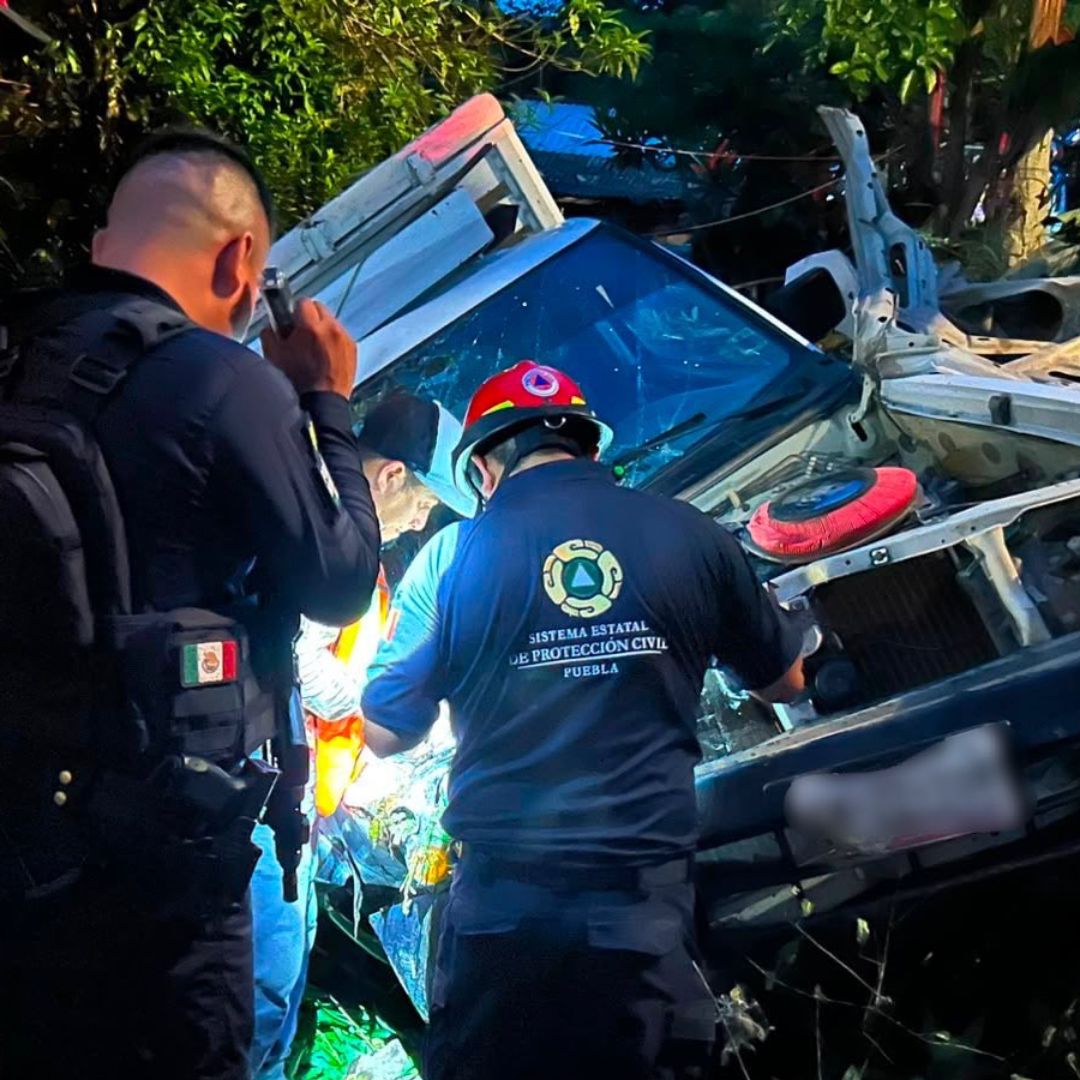 Accidente Volcadura Camioneta Dos Lesionados Terreno Xochitlán de Vicente Suárez Puebla