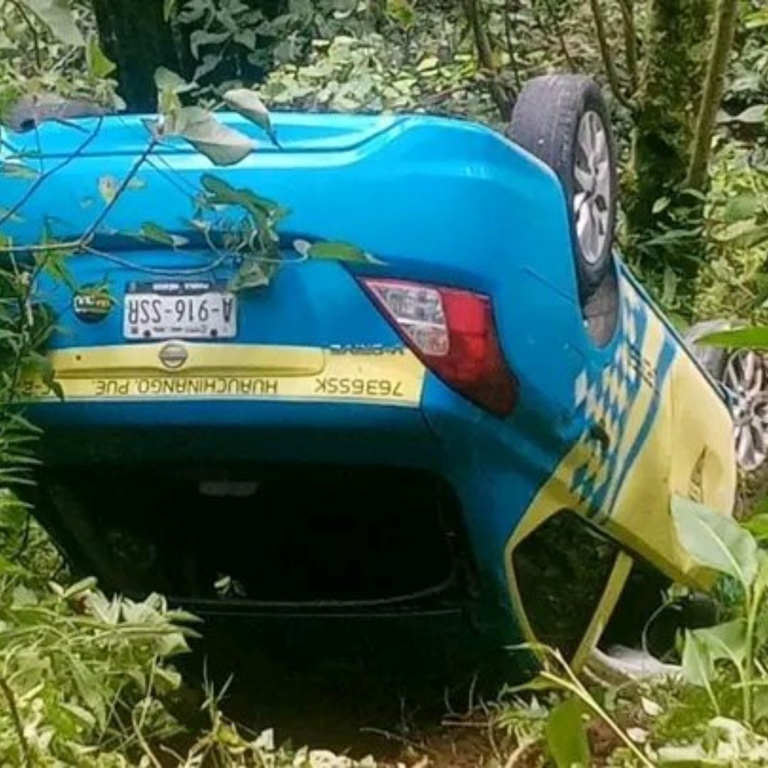 Accidente Volcadura Taxi Conductor Lesionado Barranca Huauchinango Sierra Norte Puebla