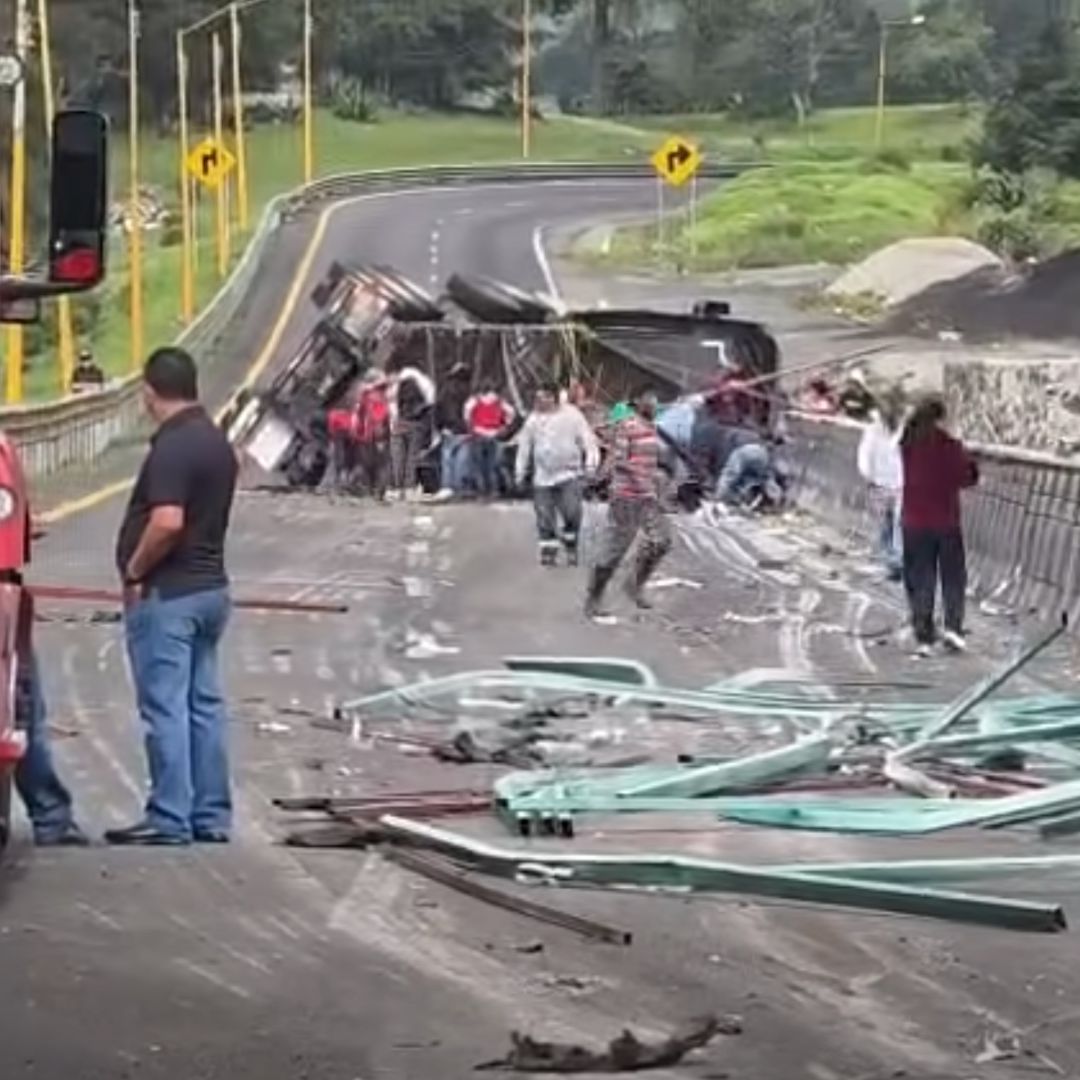 No hubo paso durante toda la mañana en la autopista.