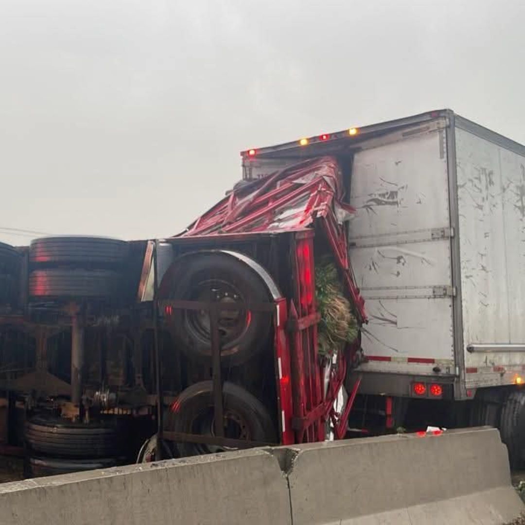 Accidente Volcadura Tráiler Choque Automóvil Tractocamión Autopista México Puebla Orizaba