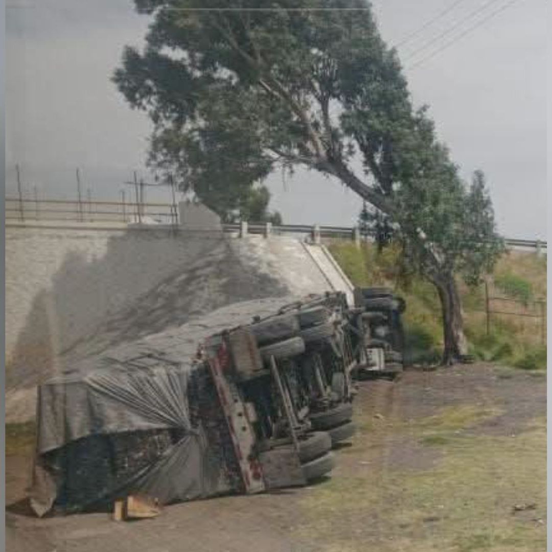 Accidente Volcadura Tractocamión Circulación Autopista Puebla Orizaba La Resurrección