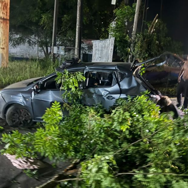 Volcadura en la México-Tuxpan deja dos lesionados.