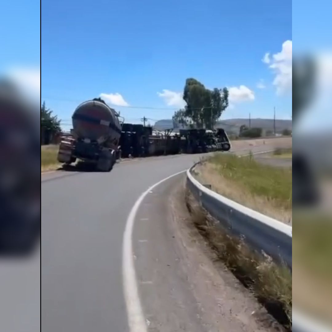 Pipa vuelca en la autopista Pachuca-Tuxpan